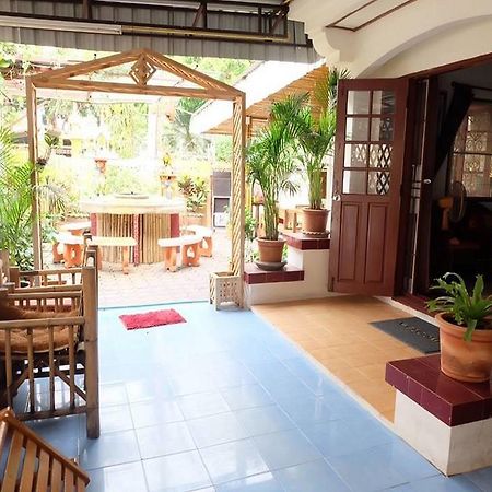 Hug Glur House&Hostel Chiang Mai Exterior foto